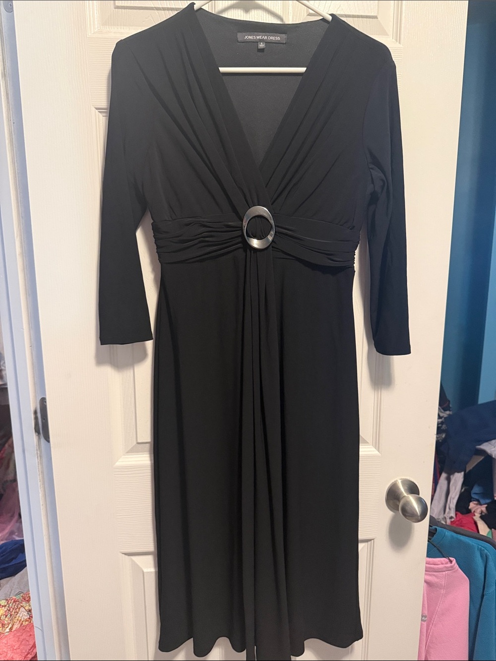 Jones Wear Black V-Neck Midi Dress with Decorative Ring